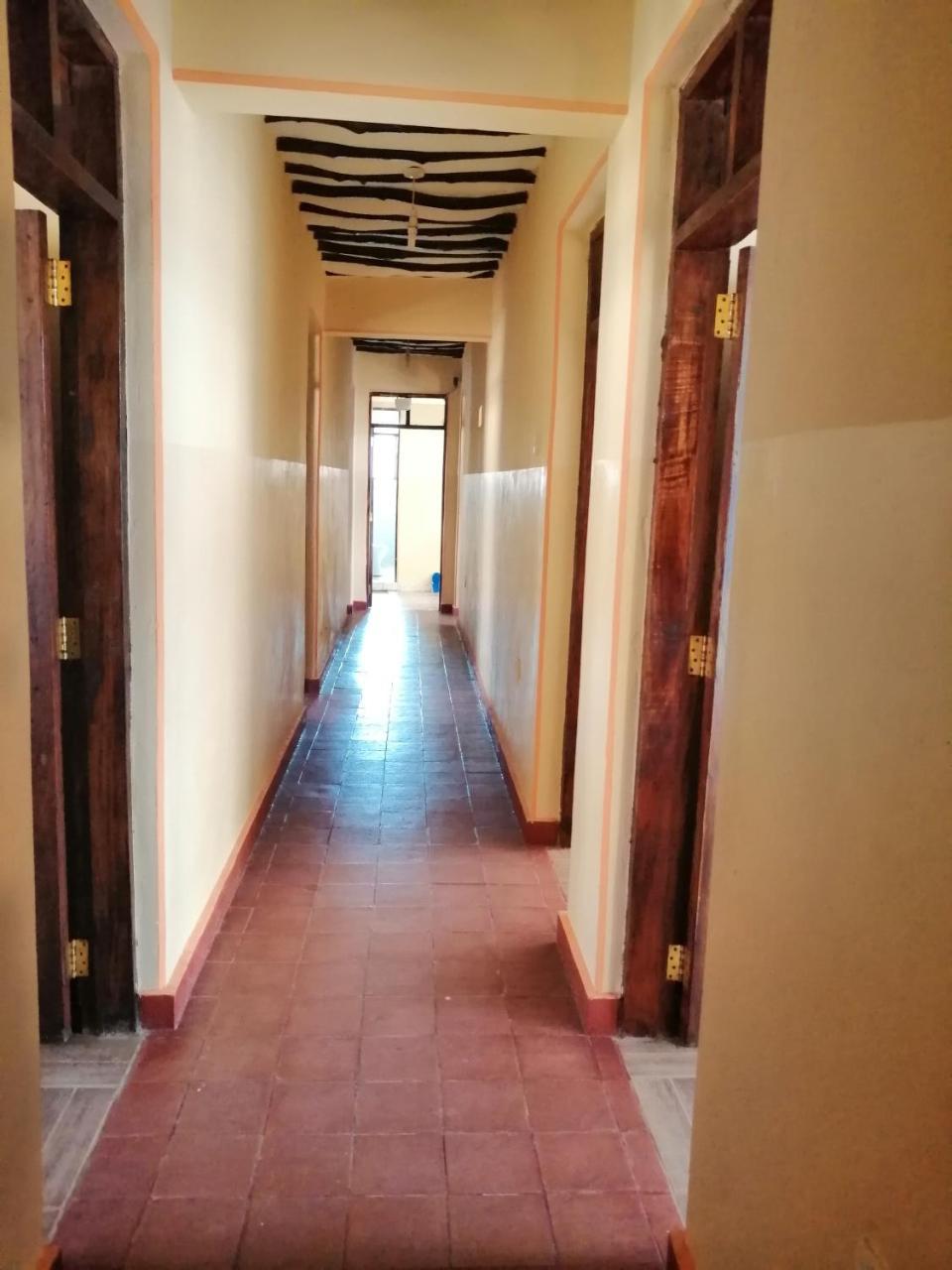 Diani Travellers Guest House Ukunda Exterior photo